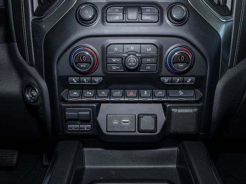 Used 2019 Chevrolet Silverado 1500 LTZ w/ LTZ Plus Package AWD/4WD image 17
