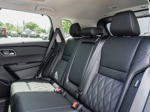 New 2026 Nissan Rogue Platinum AWD/4WD image 23