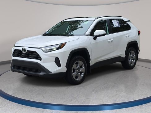 Used 2025 Toyota RAV4 XLE w/ Convenience Package FWD image 1