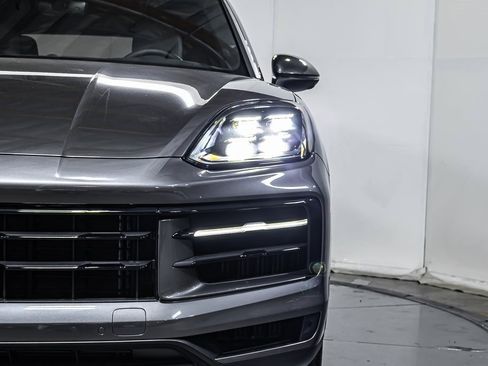 Used 2024 Porsche Cayenne image 21