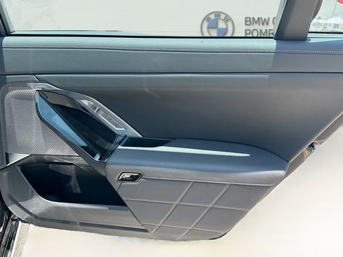 Used 2024 BMW i7 xDrive60 w/ Executive Package image 33