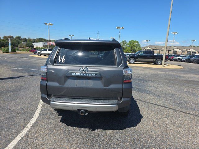 Used 2017 Toyota 4Runner TRD Off-Road AWD/4WD image 4