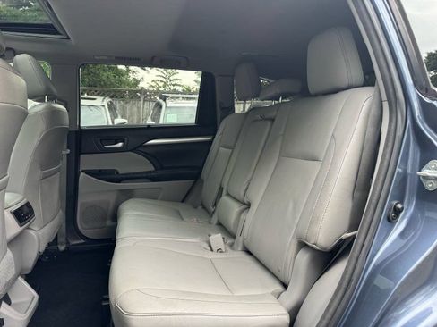Used 2015 Toyota Highlander XLE AWD/4WD image 14