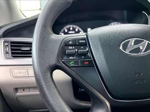 Used 2015 Hyundai Sonata SE w/ Option Group 09 FWD image 10