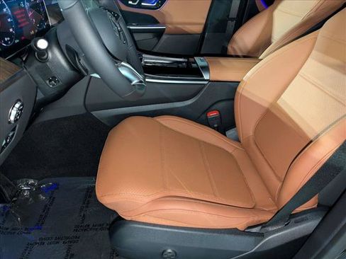 Used 2026 Mercedes-Benz GLC 300 image 4