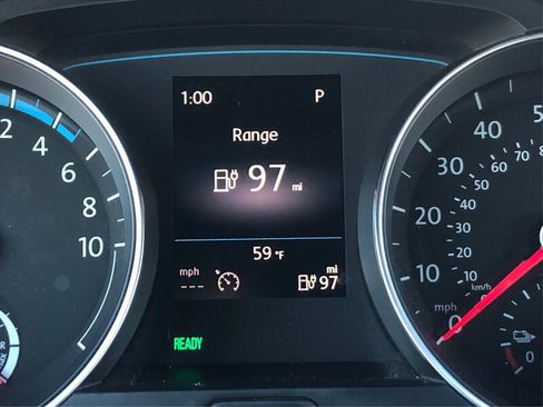 Used 2017 Volkswagen e-Golf SE w/ DC Fast Charging Package image 21