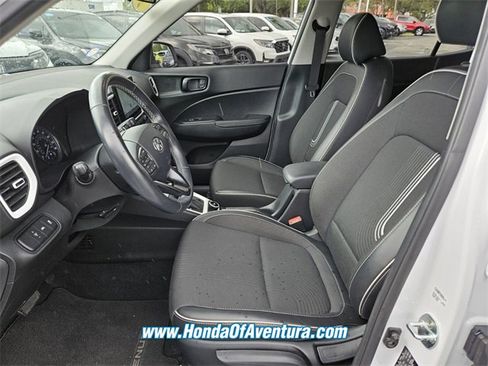 Used 2022 Hyundai Venue Limited image 6