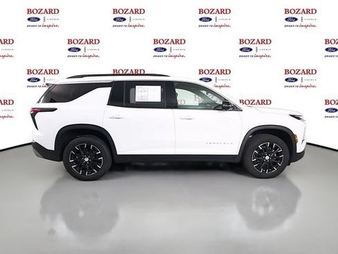 Used 2026 Chevrolet Traverse LT w/ Sun and Wheel Package FWD image 9