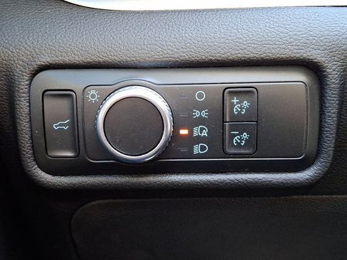 Used 2021 Ford Explorer XLT image 24