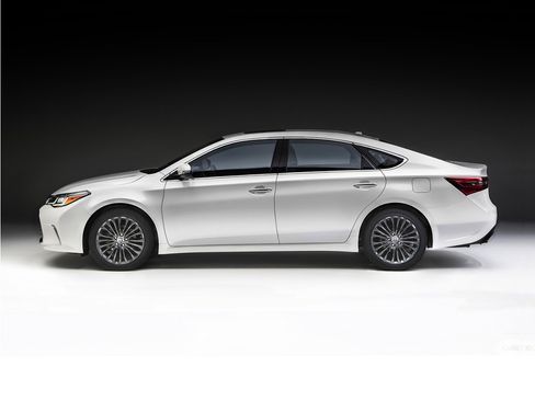 Used 2016 Toyota Avalon XLE FWD image 1