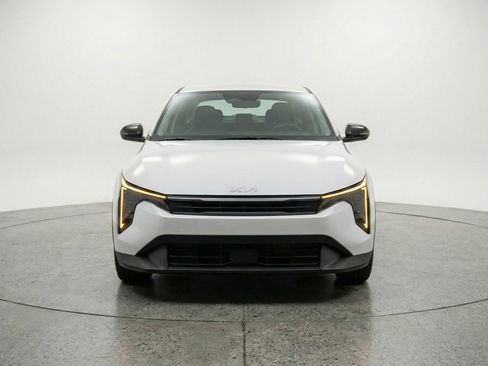 Used 2025 Kia K4 LXS image 2