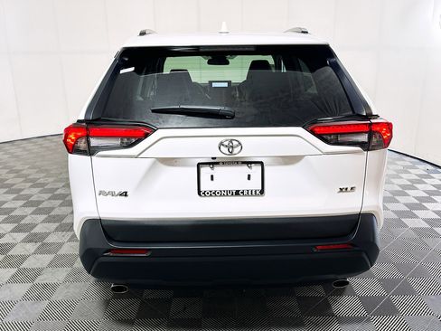 Used 2024 Toyota RAV4 XLE w/ Convenience Package FWD image 4