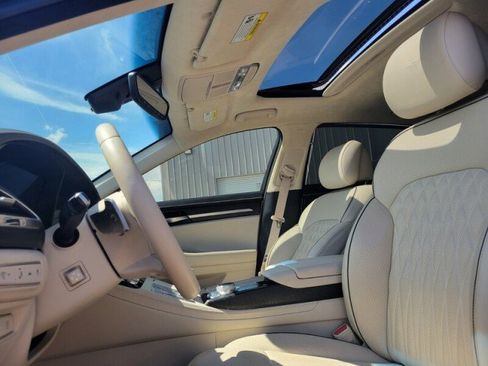 Used 2022 Genesis G90 3.3T Premium RWD image 11