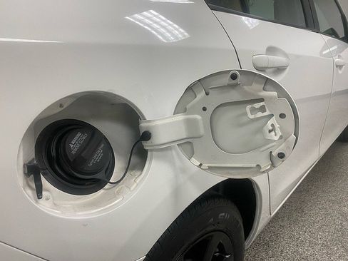 Used 2011 MAZDA MAZDA3 i Touring image 16