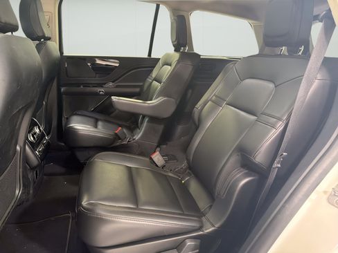 Used 2023 Lincoln Aviator 2WD w/ Premium Package image 10