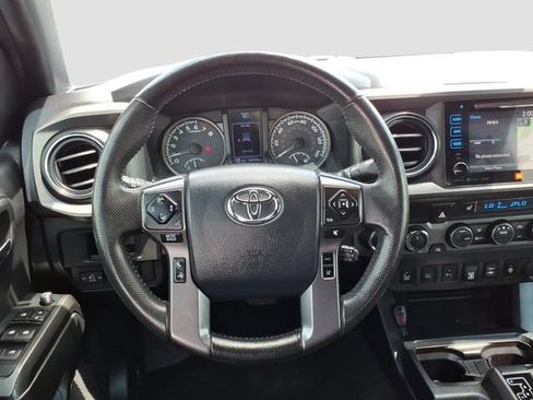 Used 2019 Toyota Tacoma TRD Off-Road w/ TRD Premium Off Road Package AWD/4WD image 19