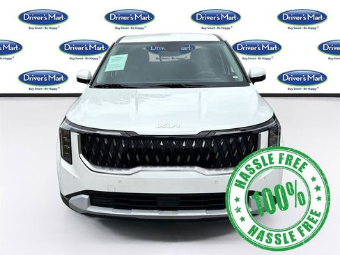 Used 2025 Kia Carnival FWD image 2