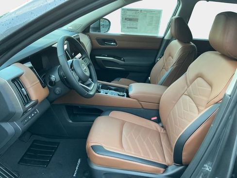 New 2025 Nissan Pathfinder Platinum w/ Cargo Package image 10