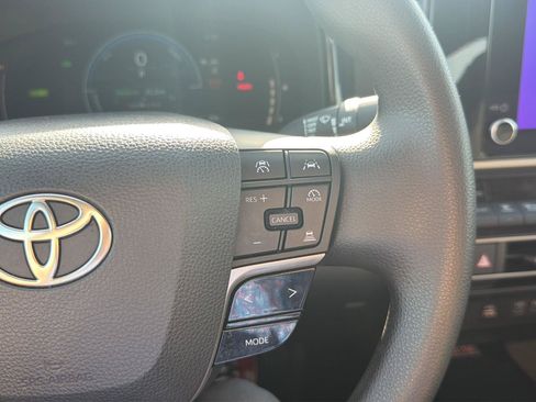 Used 2025 Toyota Camry LE FWD image 28