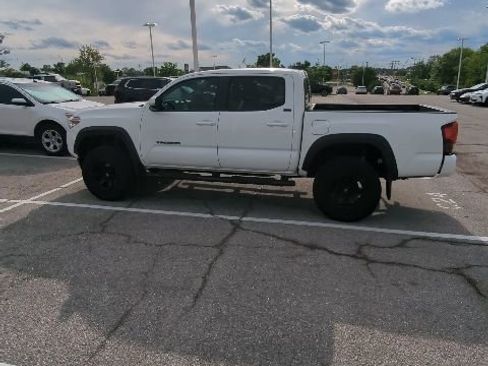 Used 2021 Toyota Tacoma SR5 w/ Trail Edition AWD/4WD image 3