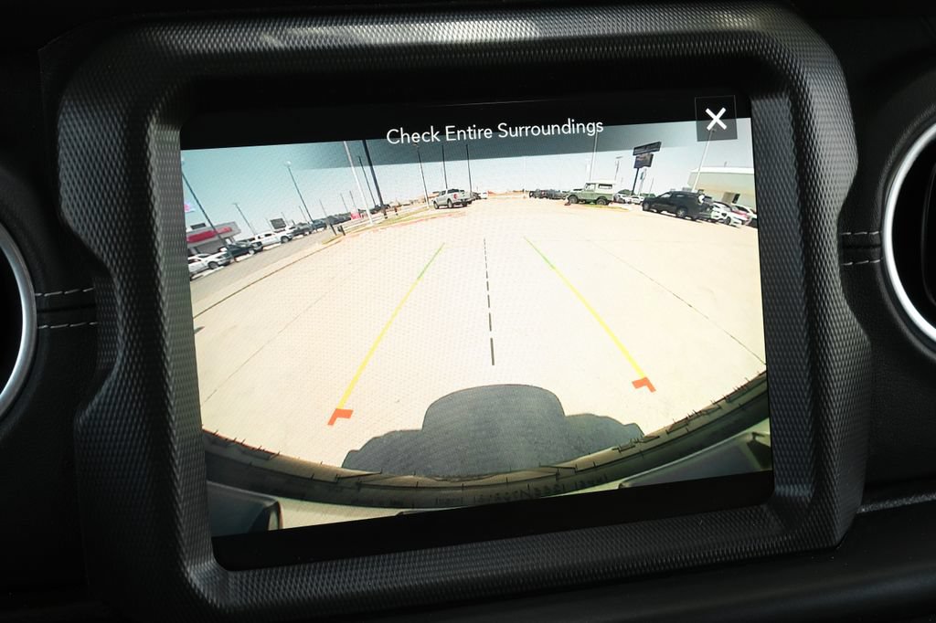 Used 2022 Jeep Wrangler Unlimited Sahara w/ Cold Weather Group AWD/4WD image 31