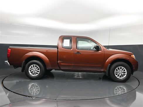 Used 2017 Nissan Frontier SV w/ SV Value Truck Package AWD/4WD image 4
