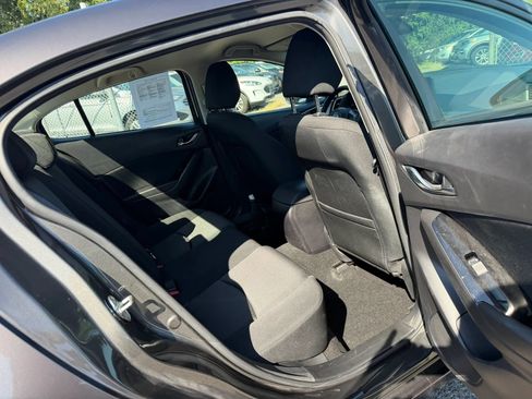 Used 2018 MAZDA MAZDA3 Sport FWD image 28