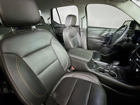 Used 2021 Chevrolet Traverse RS image 37