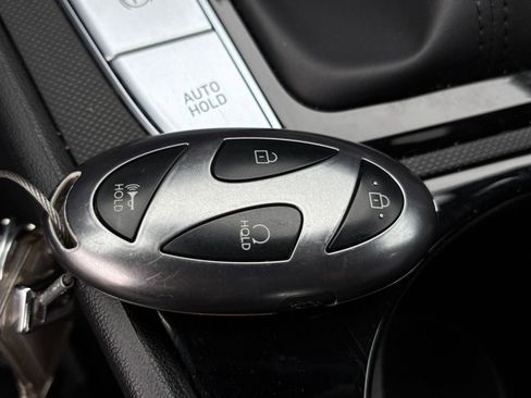 Used 2025 Hyundai Elantra Limited image 27