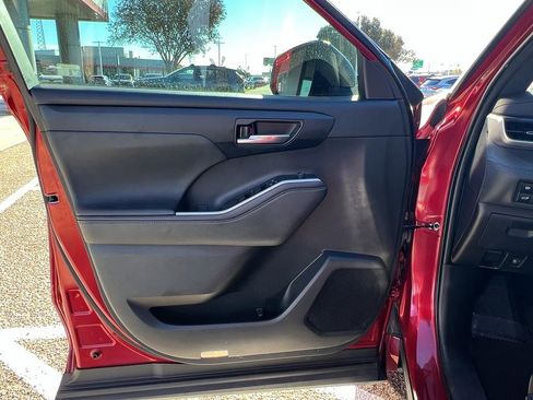 Used 2024 Toyota Highlander XSE image 30