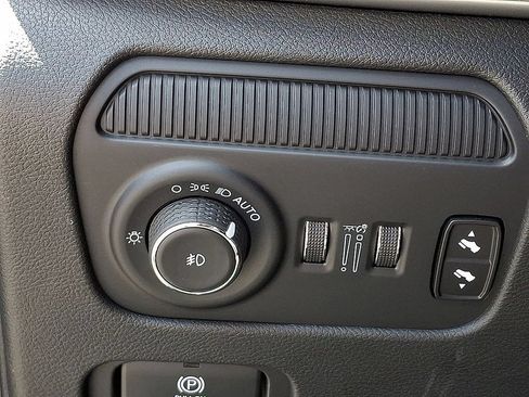 Used 2024 Jeep Wagoneer Series III AWD/4WD image 24
