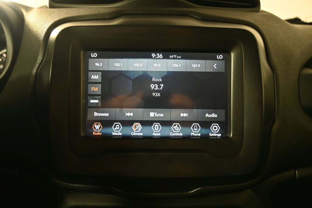 Used 2018 Jeep Renegade Latitude w/ Cold Weather Group AWD/4WD image 26