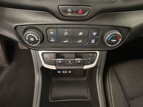 Used 2022 GMC Terrain SLE w/ Elevation Edition AWD/4WD image 23