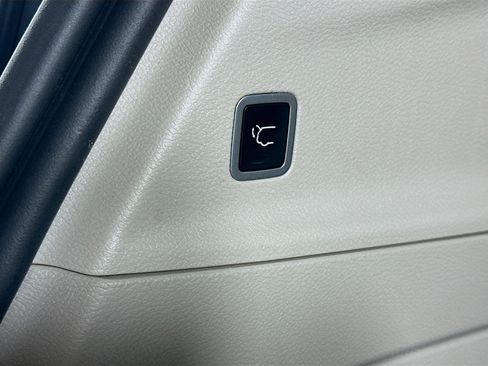 Used 2022 Chrysler Pacifica Touring-L image 30