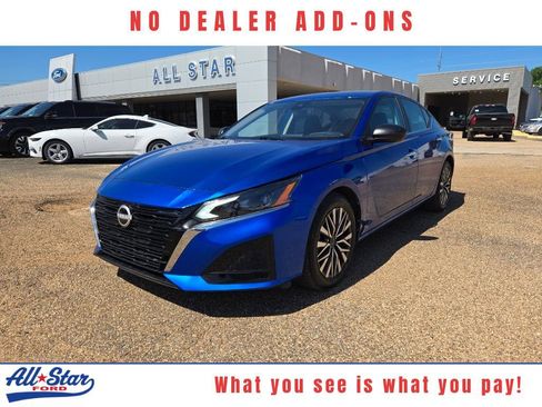 Used 2025 Nissan Altima 2.5 SV image 1