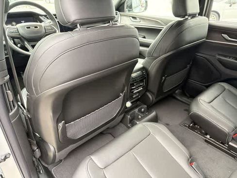 New 2025 Jeep Grand Cherokee L Limited w/ Luxury Tech Group II image 19