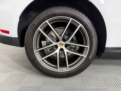 Certified 2026 Porsche Macan AWD/4WD image 13