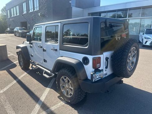 Used 2015 Jeep Wrangler Unlimited Rubicon w/ Connectivity Group AWD/4WD image 9