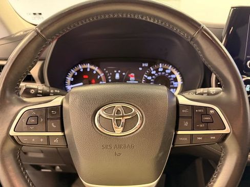 Used 2023 Toyota Highlander LE FWD image 25