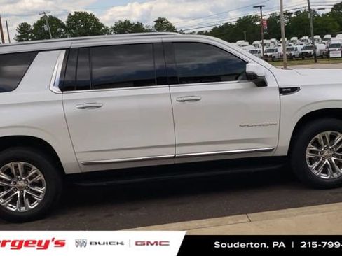 Used 2022 GMC Yukon XL SLT w/ SLT Premium Package AWD/4WD image 11