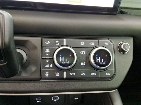 Used 2020 Land Rover Defender 110 HSE AWD/4WD image 28