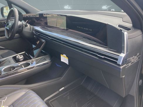 New 2026 Cadillac Escalade IQ Luxury 1 w/ LPO, Floor Liner Package image 17