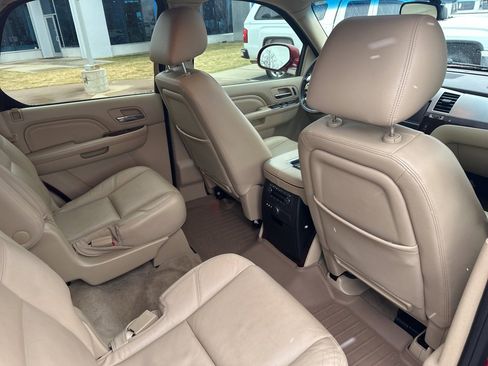 Used 2012 Cadillac Escalade Premium image 27