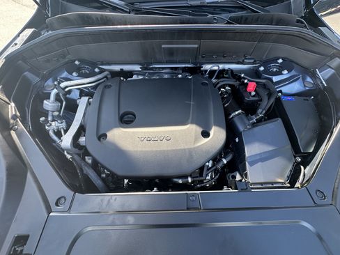 Certified 2025 Volvo XC90 B6 Plus image 34