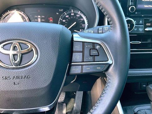 Used 2020 Toyota Highlander XLE image 11