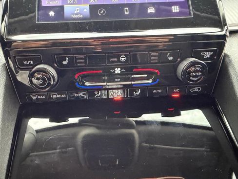 Used 2023 Jeep Grand Cherokee L Laredo w/ Luxury Tech Group I AWD/4WD image 36