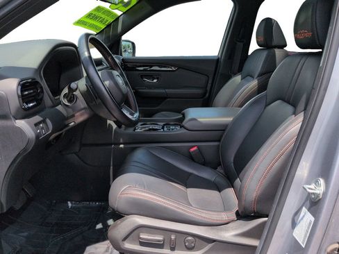 Used 2025 Honda Pilot TrailSport image 22