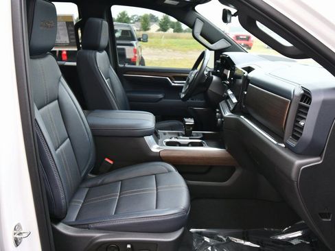 Used 2023 Chevrolet Silverado 1500 High Country w/ High Country Premium Package AWD/4WD image 38