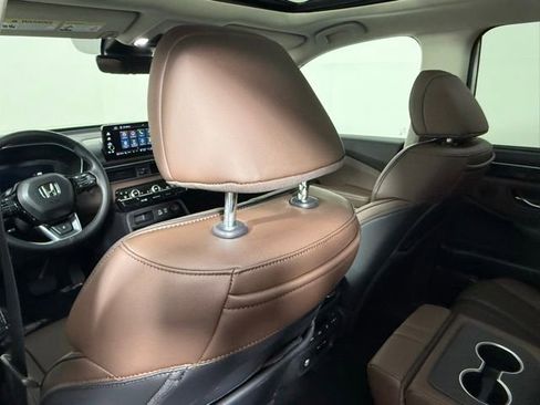 Used 2025 Honda Pilot Elite image 37