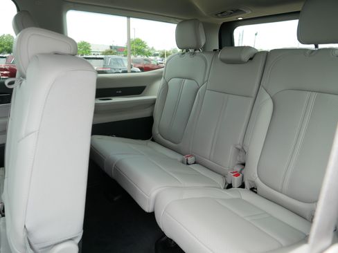 Certified 2024 Jeep Wagoneer 4WD w/ Convenience Group I image 36